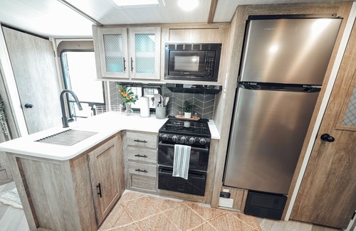 Lakeview House | NEW! Clementine's at the Lake-Camping Oasis