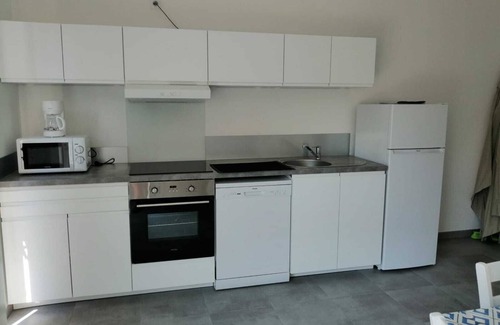 Vaire House | New comfortable house with swimming pool, 6 km from the ocean