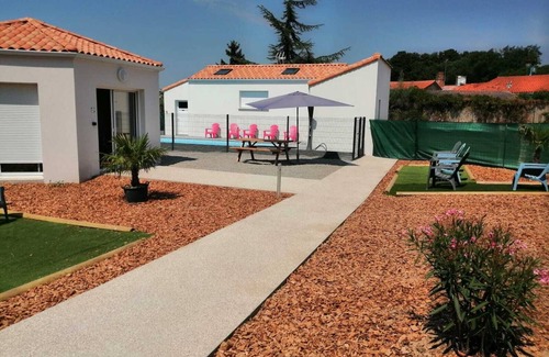 Vaire House | New comfortable house with swimming pool, 6 km from the ocean