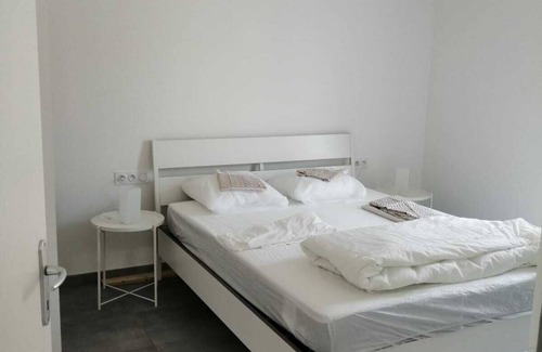 Vaire House | New comfortable house with swimming pool, 6 km from the ocean