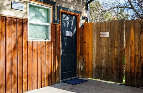 Veterans Park Apartment | *New* Comfortable Studio*Walk to River/Park/Coffee