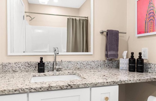 Roseville Apartment | New! Comfy Flat near Downtown Roseville