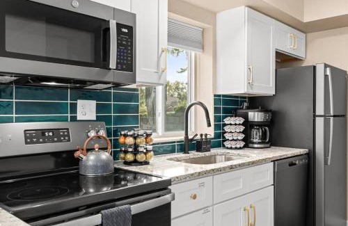Roseville Apartment | New! Comfy Flat near Downtown Roseville
