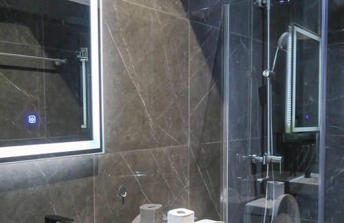 Somerset Apartment | NEW Comfy Studio Apt/Wifi @ City/ Somerset Area
