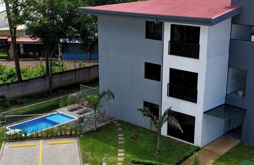 Desamparados Condo | New condo, 2.8 km airport SJO, 3 bedrooms, pool, A/C, WiFi, parking