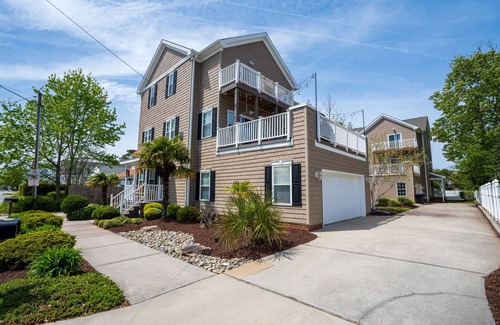 Northeast Virginia Beach Condo | New! Condo centrally located in ViBe district