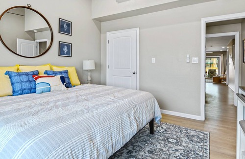 Harbor Oaks Condo | New condo on the water with boat slip, pools, and tennis courts!