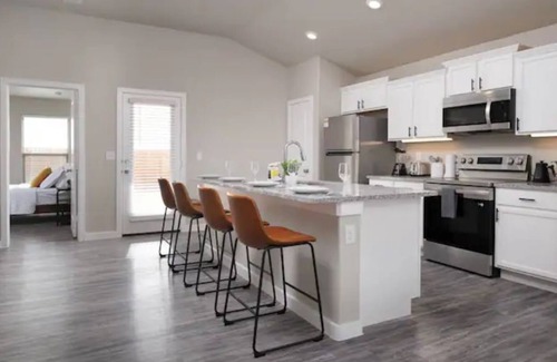 Amarillo House | New Construction - 3BD & 2BA - Long Stays Welcome