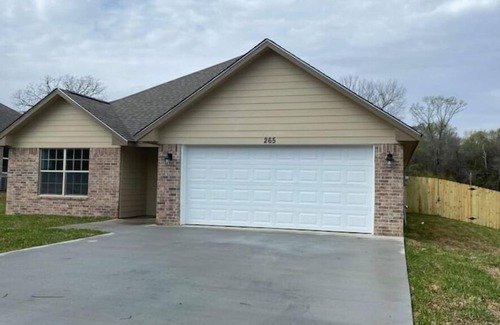Lufkin House | New construction 3BR, 2B