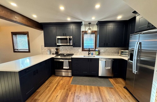 Wilmington House | New Construction Barn style- Minutes from Skiing and Lakes