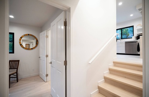 Thousand Oaks House | New Contemporary in a Parklike setting 2-bed 2-bath in amazing TO fast WiFi, AC