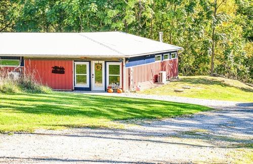 Triadelphia House | New Converted 3BR, 2BA barn, in wild, wonderful West Virginia with AC, WiFi