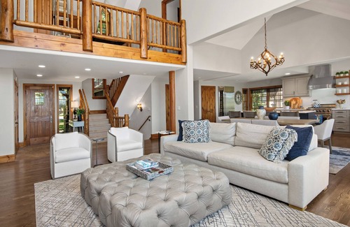 Cordillera House | New! Cordillera Ranch| On Golf Course| Hot Tub| Game Room| AC|20 mins to Ski
