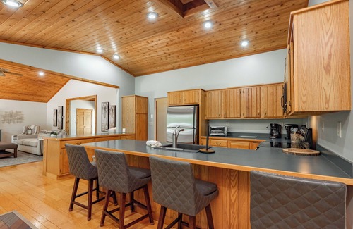 Turkey Neck House | New! Cottage on the Cove: Dogs Welcome, Lake Front, Dock Slip!