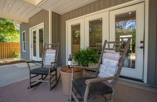 High Point Cottage | New Country Cottage, 3BR 2.5 BA, Ensuite Master on Main, Relax Rewind Repeat