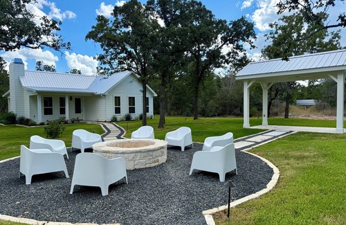 Round Top House | NEW Country Escape | Firepit | Near Round Top
