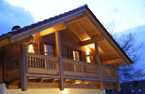 Steibis House | New country-style vacation home with large pool, garden and garage