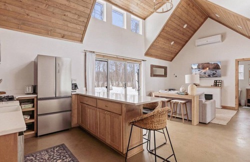 Ossipee Cabin | New Cozy 2BR 2Bath Waterfront Cabin! Firepit, Porch, Games, Stunning Sunset