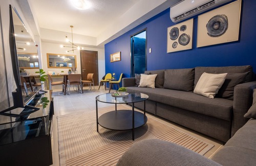 Bonifacio Global City Condo | New! Cozy 3 Bedroom in BGC - Fast Wi-fi 58" UHD TV