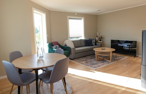 Arendal Apartment | New cozy apartment in Arendal-Hill. 5 minute to the town center, pet friendly.