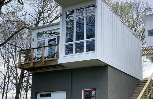 Weaverville Apartment | New cozy modern "treehouse". Walk to downtown Weaverville, 15 min North of AVL.