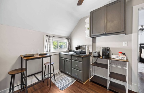 Bonnycastle Apartment | NEW Cozy Studio Unit in the Heart of the Highlands