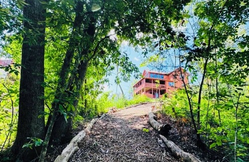 Sevierville Cabin | ❤️New “Crazy Amazing Cabin”, King Bds, 11 miles from Dollywood, Sleeps 21 ❤️