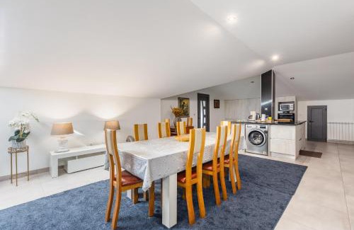 Mozelos Villa | NEW - Crestuma Bright