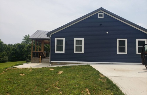 Athens House | New! Custom built private home on a pond, with large hottub.