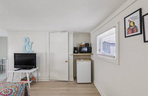 Monticello Apartment | NEW! Dave's Last Resort - Poolside Cabin 4