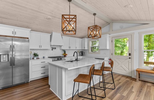 Hardwick House | NEW! Designer Lake Sinclair Home Views & Kayaks