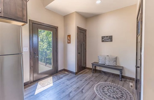 De Soto House | NEW!/Diamond in the Bluff/HOT TUB/Sleeps 6