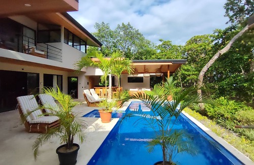 Savegre House | New DIRECT BEACHFRONT-7BR,7bath-close to Manuel Antonio, Dominical, whale’s tail