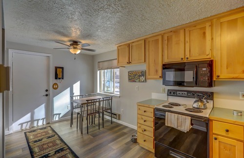 McCall House | New - Dobby's Place - Fenced yard - Close to downtown - WiFi - Pet-friendly - Garage