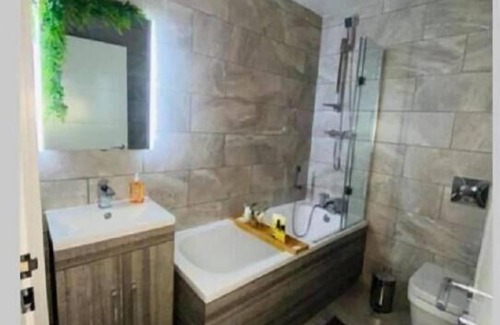 Doncaster Apartment | NEW! Doncaster Central 1 Bed Apartment sleeps 4,