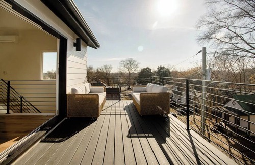 Downtown House | NEW Downtown Home with Rooftop Deck - Walkable