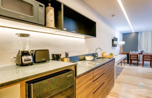 Centro Apartment | NEW Downtown Stay with Oceanview Roof Pool and Gym plus Cafe