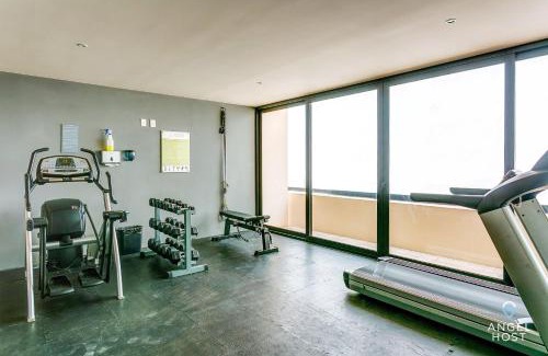 Centro Apartment | NEW Downtown Stay with Oceanview Roof Pool and Gym plus Cafe