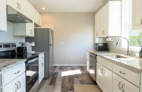 Durham House | NEW! Duke~King Bed~Speakeasy Hideout