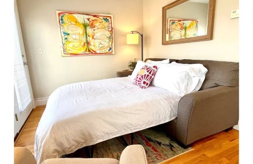 Westwood Place Cottage | New! East West Nest ~ Walkable ~ Private ~ Stylish
