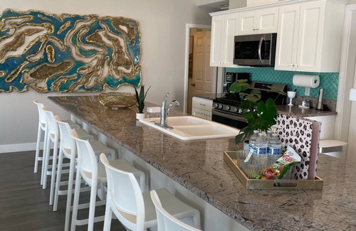Palm Springs House | -NEW-Eclectic house Palm Springs-San Jacinto Mtn views, saltwater pool- sleeps 8