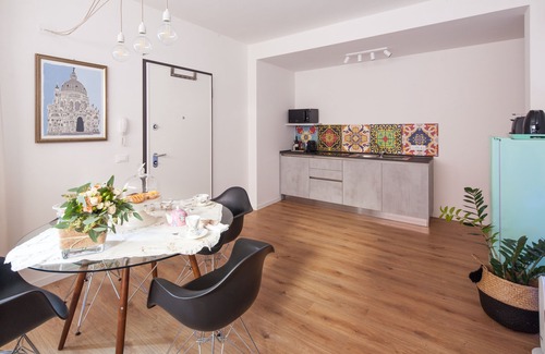 Mestre Apartment | New, Elegant, with a splash of Glam! Free parking