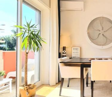 Linda-a-Velha Apartment | NEW - Epic Design -AC, Balcony, Free Parking