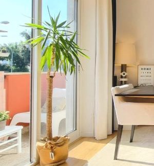 Linda-a-Velha Apartment | NEW - Epic Design -AC, Balcony, Free Parking