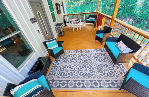 Bronston House | New! Escape at Echo Point with SwimSpa! 2 King Beds- 5 min from boat ramp