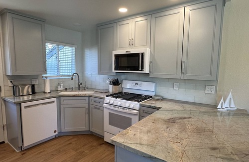 Morro Bay Condo | New! Exceptional quality 2 Bedroom Morro Rock view home 2 blocks to embarcadero
