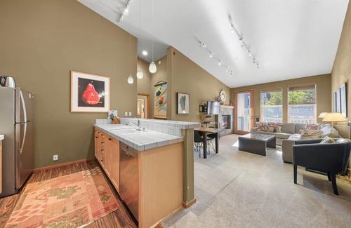 Olympic Valley Condo | New Family-Friendly 2BDM w/AC Bike in/out 804