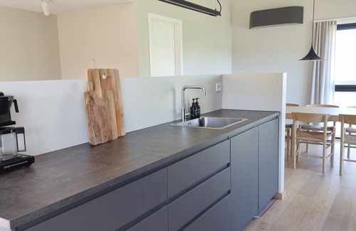 Hjelmeland Cabin | New family-friendly functional cabin on Randøy by the sea - only 1 hour from Preikestolen