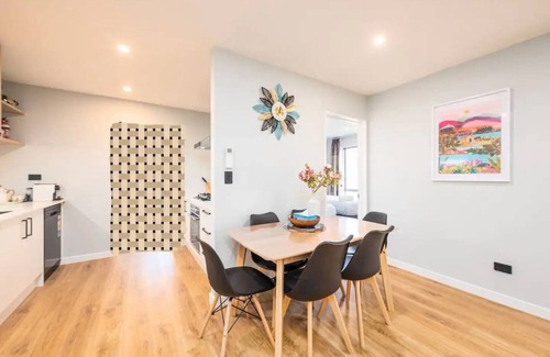 Lake Tekapo Apartment | New, family friendly warm 2bebroom2 bathroom unit/king bed