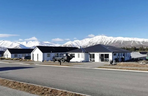 Lake Tekapo Apartment | New, family friendly warm 2bebroom2 bathroom unit/king bed